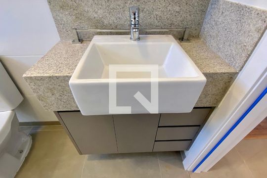 Banheiro Social de apartamento para alugar com 1 quarto, 46m² em Buritis, Belo Horizonte