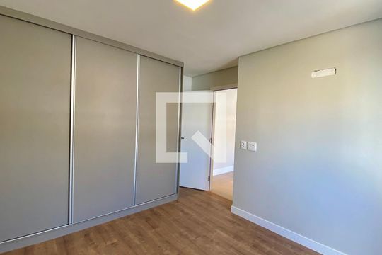 Quarto 1 de apartamento para alugar com 1 quarto, 46m² em Buritis, Belo Horizonte