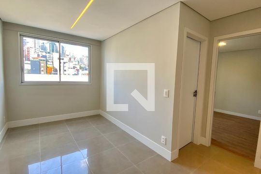 Sala de apartamento para alugar com 1 quarto, 46m² em Buritis, Belo Horizonte