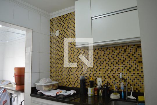 Cozinha de apartamento à venda com 2 quartos, 88m² em Morro do Confisco, Contagem