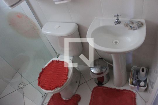 Banheiro de apartamento à venda com 2 quartos, 44m² em Jardim São Luis, Guarulhos