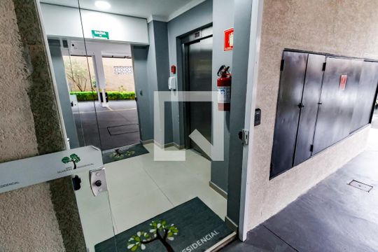 Hall de entrada de apartamento à venda com 2 quartos, 55m² em Jardim Irapua, Taboão da Serra