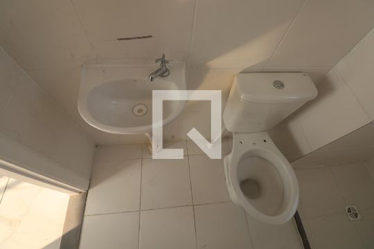 Banheiro de apartamento para alugar com 2 quartos, 42m² em Rio Branco, Canoas