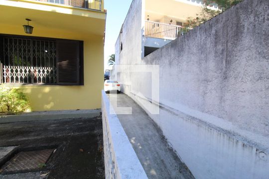 Garagem de casa à venda com 3 quartos, 342m² em Taquara, Rio de Janeiro