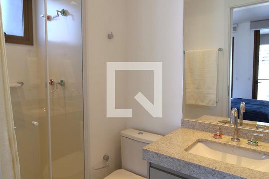 Banheiro da Suíte de kitnet/studio para alugar com 1 quarto, 29m² em Vila Nova Conceição, São Paulo