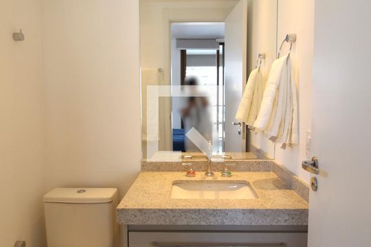 Banheiro da Suíte de kitnet/studio para alugar com 1 quarto, 29m² em Vila Nova Conceição, São Paulo