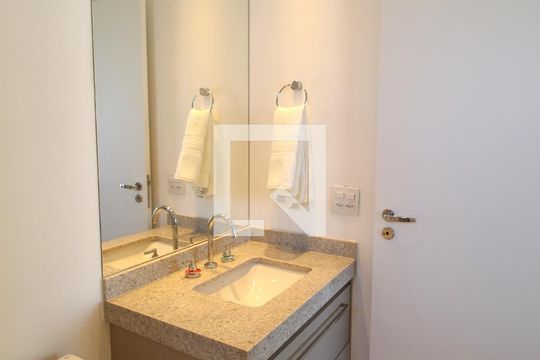 Banheiro da Suíte de kitnet/studio para alugar com 1 quarto, 29m² em Vila Nova Conceição, São Paulo