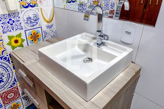 Banheiro de apartamento para alugar com 2 quartos, 57m² em Vila Canero, São Paulo