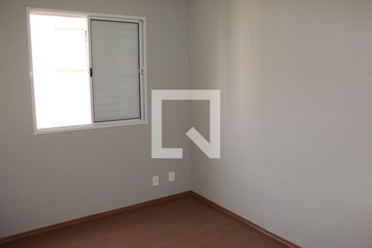 Quarto de apartamento para alugar com 3 quartos, 55m² em Jardim Ísis, Cotia