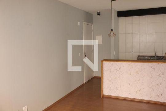 Sala de apartamento para alugar com 3 quartos, 55m² em Jardim Ísis, Cotia