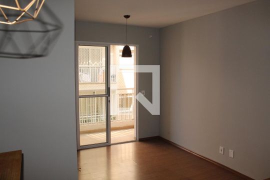 Sala de apartamento para alugar com 3 quartos, 55m² em Jardim Ísis, Cotia
