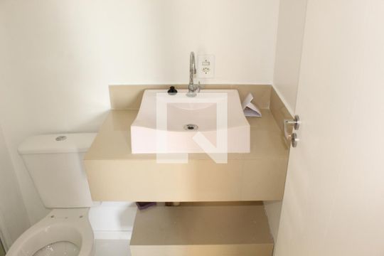 Banheiro de apartamento para alugar com 3 quartos, 55m² em Jardim Ísis, Cotia