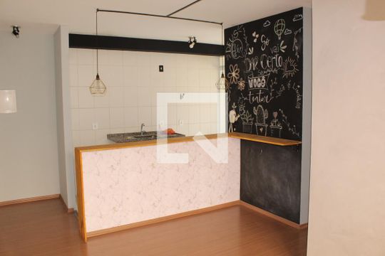 Sala de apartamento para alugar com 3 quartos, 55m² em Jardim Ísis, Cotia