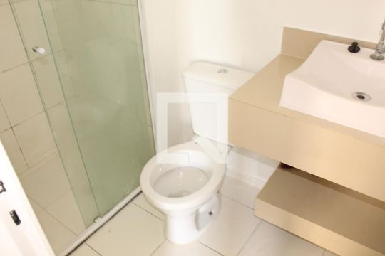Banheiro de apartamento para alugar com 3 quartos, 55m² em Jardim Ísis, Cotia