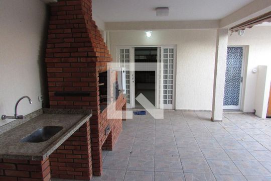 Área comum de casa à venda com 4 quartos, 187m² em Super Quadra Morumbi, São Paulo