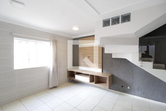 Sala de casa para alugar com 2 quartos, 70m² em Jardim Holanda, Uberlândia
