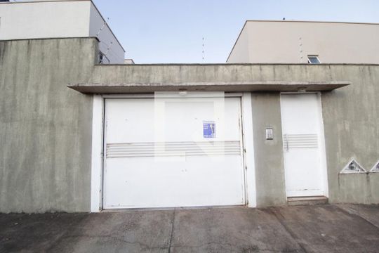 Fachada de casa para alugar com 2 quartos, 70m² em Jardim Holanda, Uberlândia