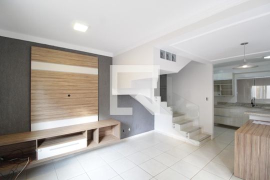 Casa para alugar com 2 quartos, 70m² em Jardim Holanda, Uberlândia