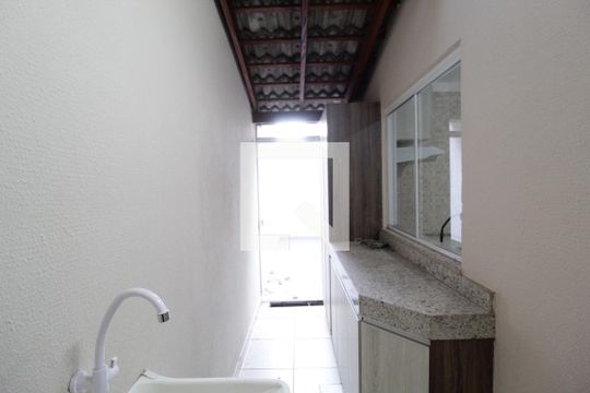 Área de Serviço de casa para alugar com 2 quartos, 70m² em Jardim Holanda, Uberlândia