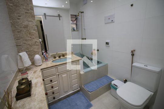 Banheiro de apartamento à venda com 2 quartos, 86m² em Penha, Rio de Janeiro