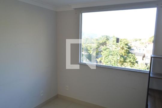 Quarto 1 de casa de condomínio para alugar com 5 quartos, 320m² em Jacarepaguá, Rio de Janeiro