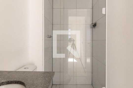 Banheiro de apartamento para alugar com 2 quartos, 64m² em Santo Amaro, São Paulo