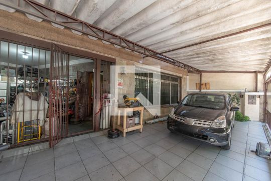 Garagem de casa à venda com 4 quartos, 280m² em Saúde, São Paulo