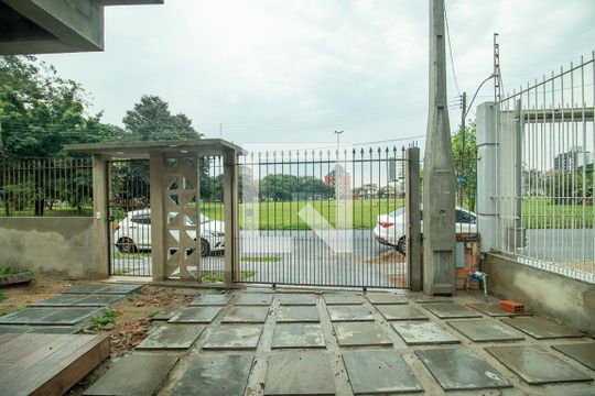 Garagem de casa para alugar com 3 quartos, 90m² em Jardim Itu, Porto Alegre