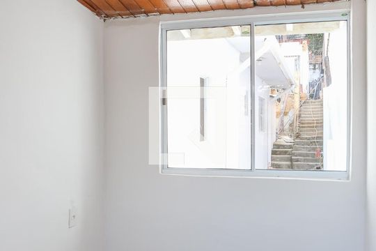 Quarto de casa para alugar com 2 quartos, 75m² em Vila Ipojuca, São Paulo