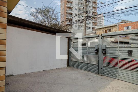 Garagem de kitnet/studio para alugar com 1 quarto, 39m² em Vila Guarani (zona Sul), São Paulo