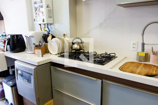 Cozinha de apartamento à venda com 2 quartos, 62m² em Continental, Osasco