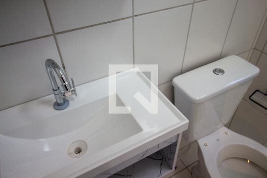 Banheiro de apartamento à venda com 1 quarto, 30m² em Vila Campanela, São Paulo