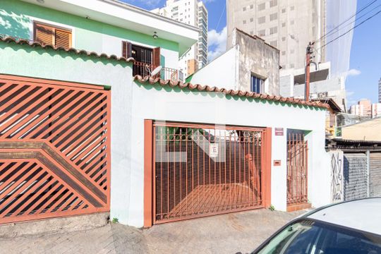 Fachada de casa à venda com 3 quartos, 215m² em Vila Osasco, Osasco