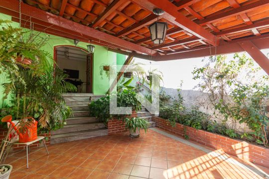 Garagem de casa à venda com 3 quartos, 215m² em Vila Osasco, Osasco