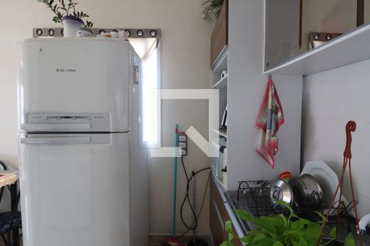 Cozinha e Área de Serviço de apartamento à venda com 2 quartos, 44m² em Niterói, Canoas