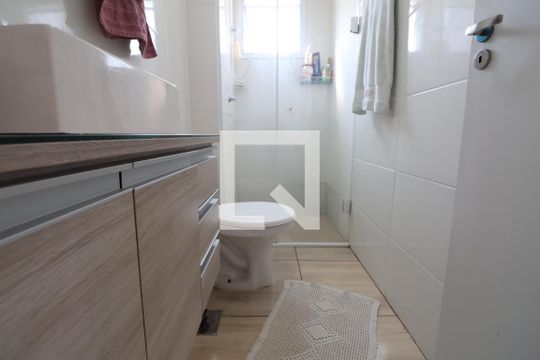 Banheiro de apartamento à venda com 2 quartos, 44m² em Niterói, Canoas