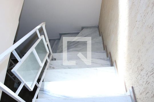 Escada de casa à venda com 4 quartos, 145m² em Jardim Vila Formosa, São Paulo