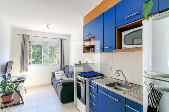 Cozinha de apartamento para alugar com 1 quarto, 27m² em Jardim Mirante, São Paulo