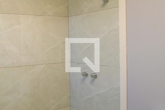 Banheiro suite de casa de condomínio à venda com 3 quartos, 157m² em Hípica, Porto Alegre