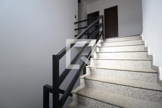 Escada de casa à venda com 4 quartos, 277m² em Itapoã, Belo Horizonte