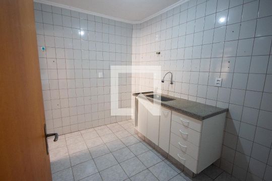 Cozinha de apartamento para alugar com 1 quarto, 44m² em Parque Industrial Lagoinha, Ribeirão Preto