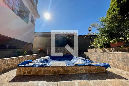 Área comum de casa à venda com 5 quartos, 300m² em Betânia, Belo Horizonte