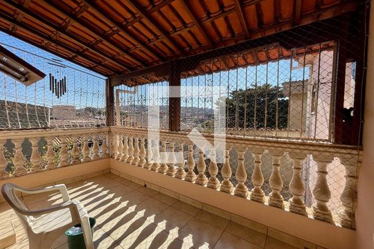 Varanda de casa à venda com 5 quartos, 300m² em Betânia, Belo Horizonte