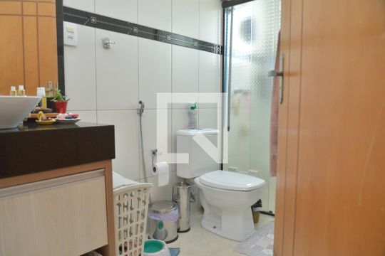 Banheiro da Suíte 1 de casa à venda com 3 quartos, 300m² em Parque das Nações, Santo André