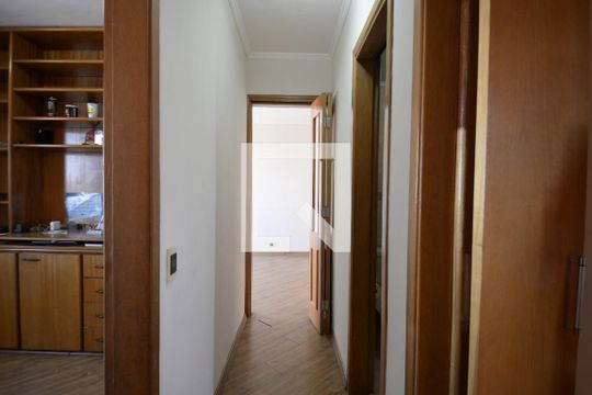 Corredor de apartamento à venda com 3 quartos, 71m² em Vila Firmiano Pinto, São Paulo