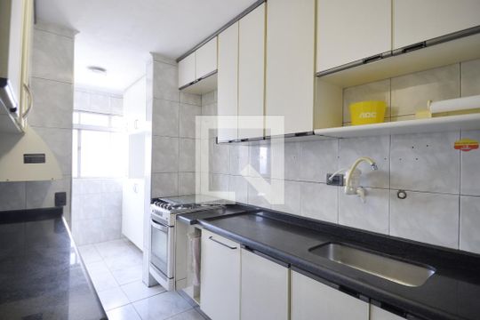 Cozinha de apartamento à venda com 3 quartos, 71m² em Vila Firmiano Pinto, São Paulo