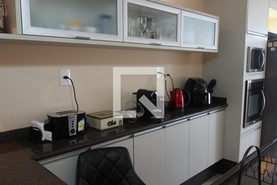 Cozinha de casa para alugar com 2 quartos, 349m² em Vila Santa Terezinha, Várzea Paulista