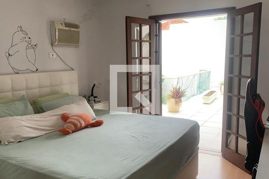 Casa à venda com 4 quartos, 400m² em São Francisco, Niterói
