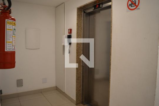 Elevador de apartamento à venda com 2 quartos, 46m² em Europa, Contagem