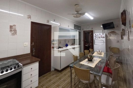 Cozinha de apartamento para alugar com 4 quartos, 149m² em Gonzaga, Santos